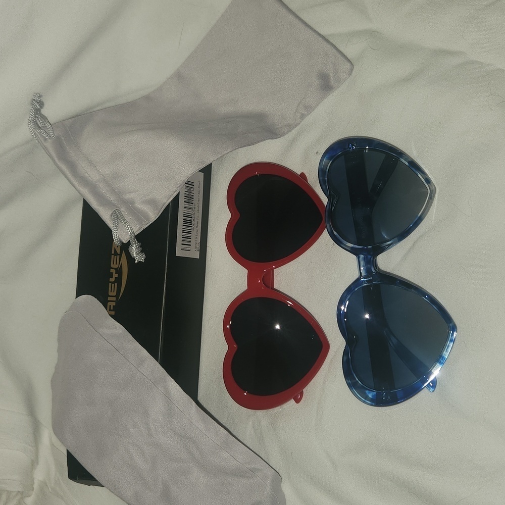 New! 2 pairs sunglasses red and blue frame love heart summer spring women's - Picture 6 of 6